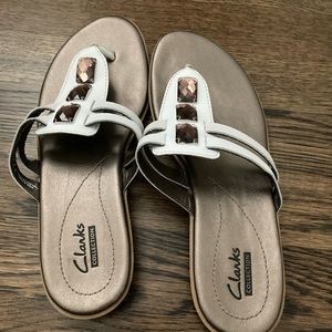 Womens Clark’s size 7 white with jewels NEW